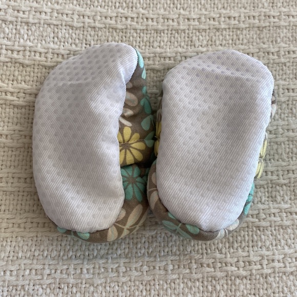 Newborn baby booties shoes - Picture 3 of 7